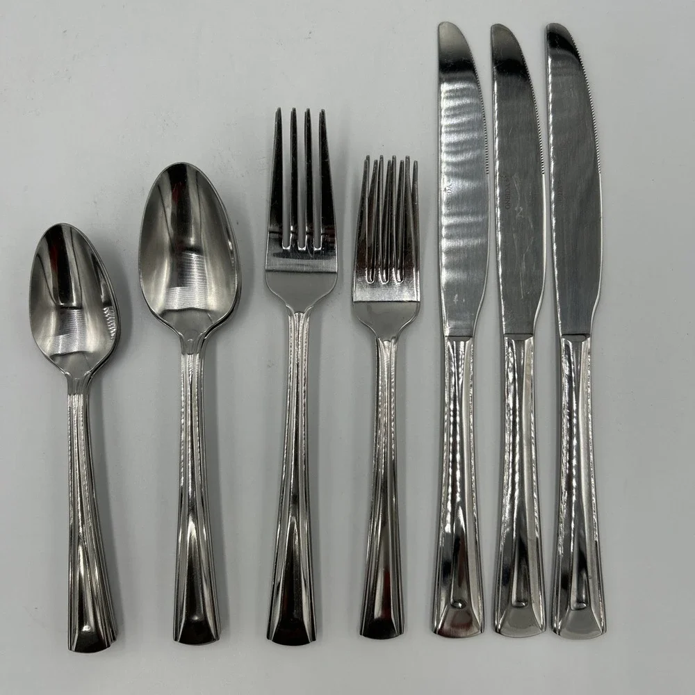 Oneida Stainless Flatware 3 Place Settings Spoon Fork Knives Dinner Table‎